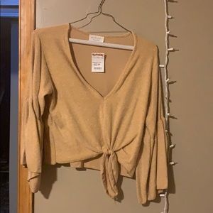 Nwt bell sleeve cropped tied shirt